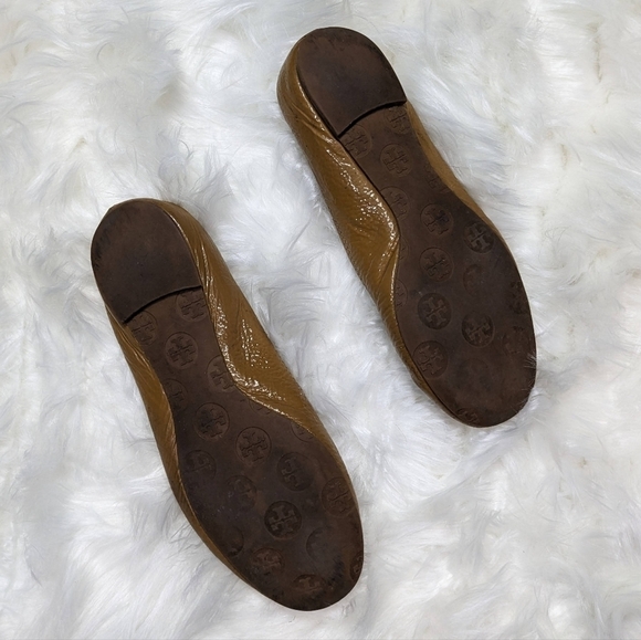 Tory Burch Minnie Travel Tan/Mustard Patent Leather Gold Logo Ballet Flat Size 7 - Picture 5 of 5